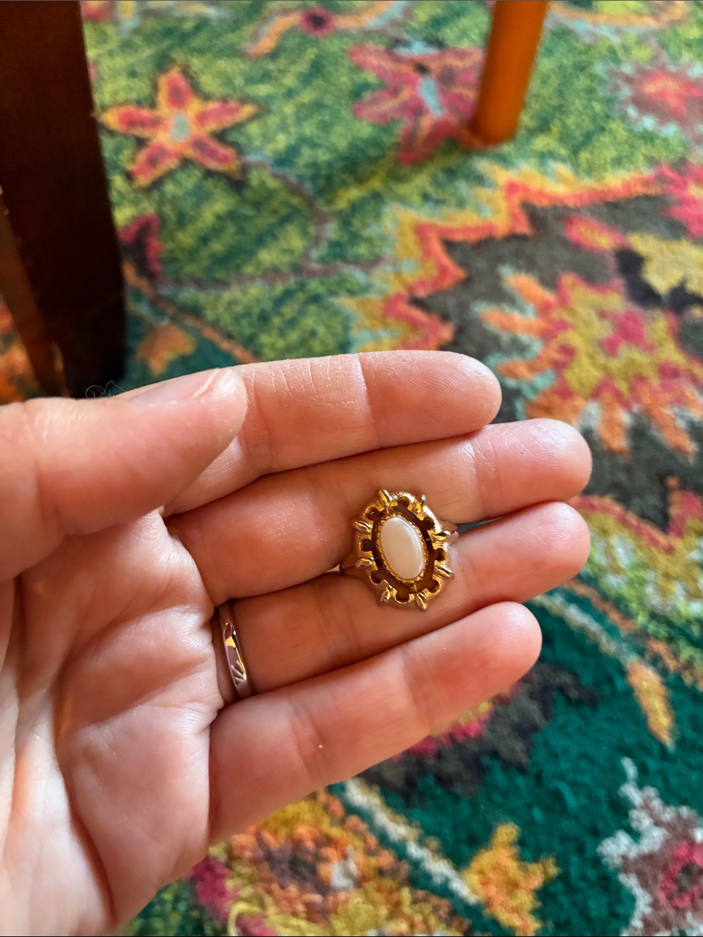 Avon lights and shadows ring EUC